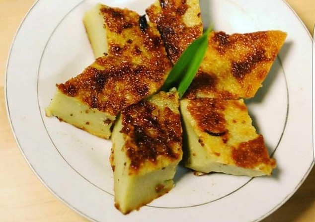 Kue "Bingkang " adalah jajanan kuliner khas Gampong Kuala Raja 